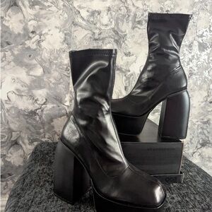Chic Black Heeled Boots